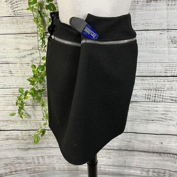 Carlisle Skirt size 4 Black Wool Zippers Above Knee Winter Club Ski Resort Slim - Picture 8 of 9
